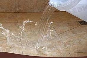 平桂漏水维修 免砸砖防水材料该如何施工